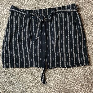 Old navy black and white skirt